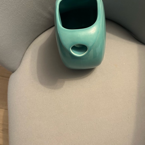 Large Turquoise Fiesta Ware Pitcher. 6 3/4” H x 8 1/2” W (Handle to Spout). - Picture 5 of 8